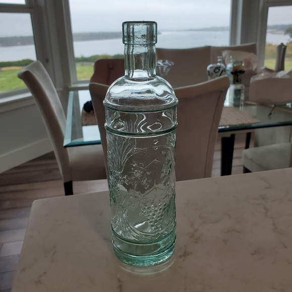 Made In Spain Williams&Sonoma Light Green Glass Embossed Grapevines Bottle - Picture 4 of 9